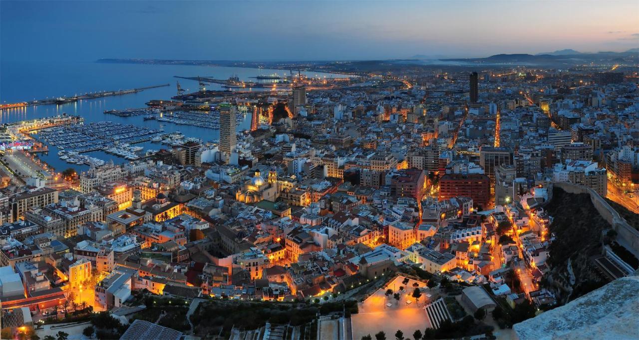 Apartamento Grande Y Luminoso En El Centro De Alicante Exterior foto