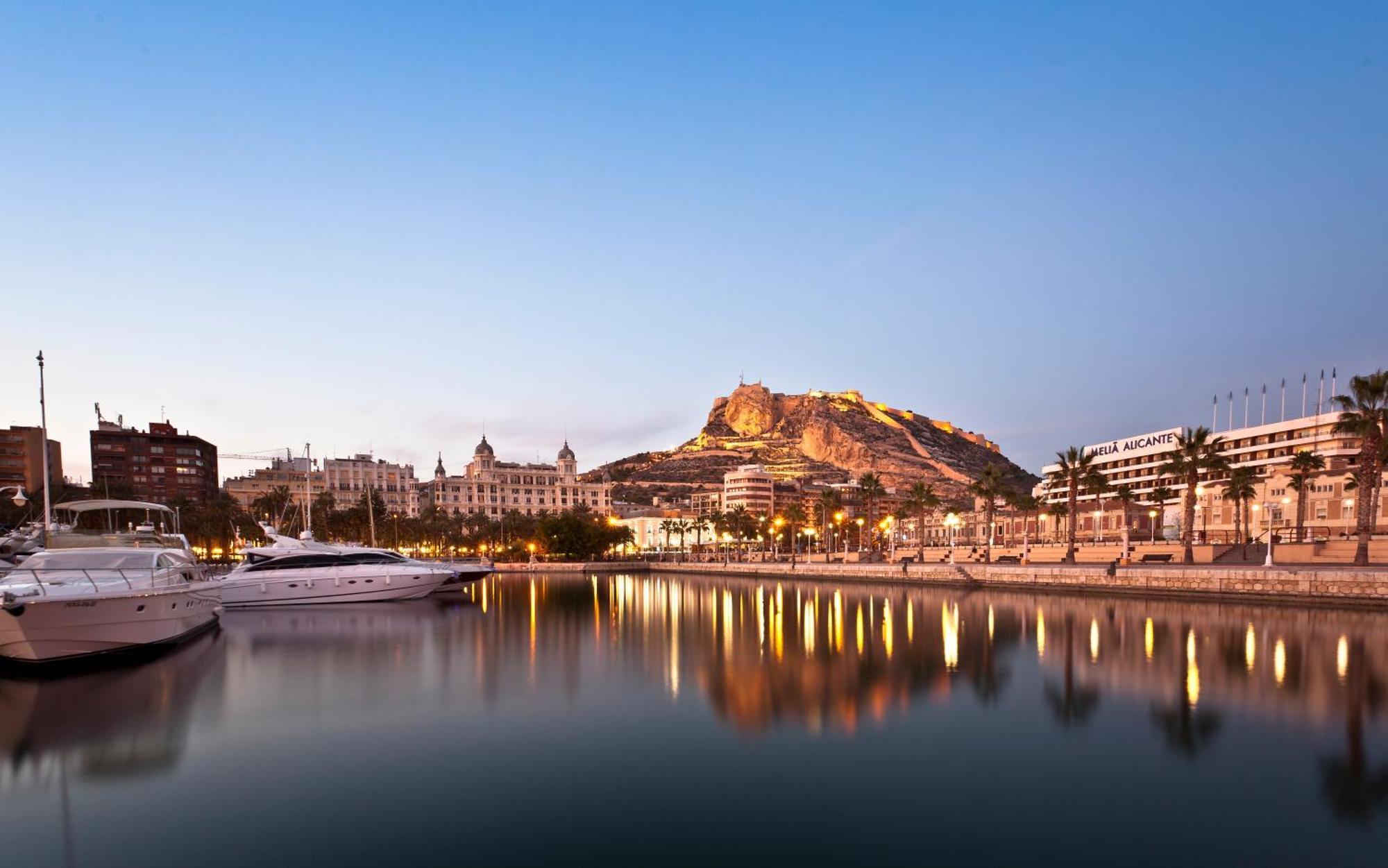 Apartamento Grande Y Luminoso En El Centro De Alicante Exterior foto